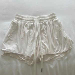 white kikikona shorts size xs
